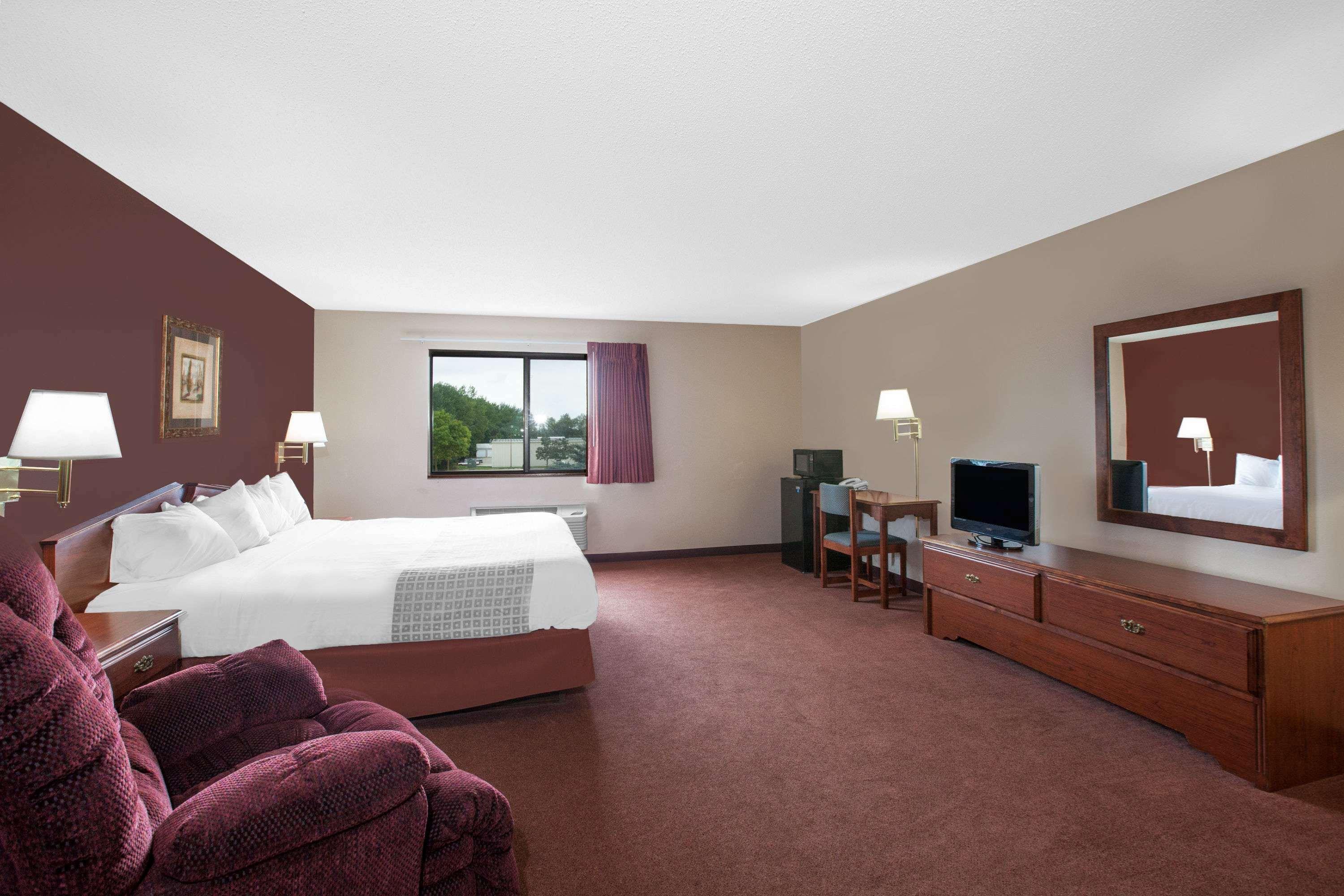 Super 8 By Wyndham Mason City Eksteriør billede